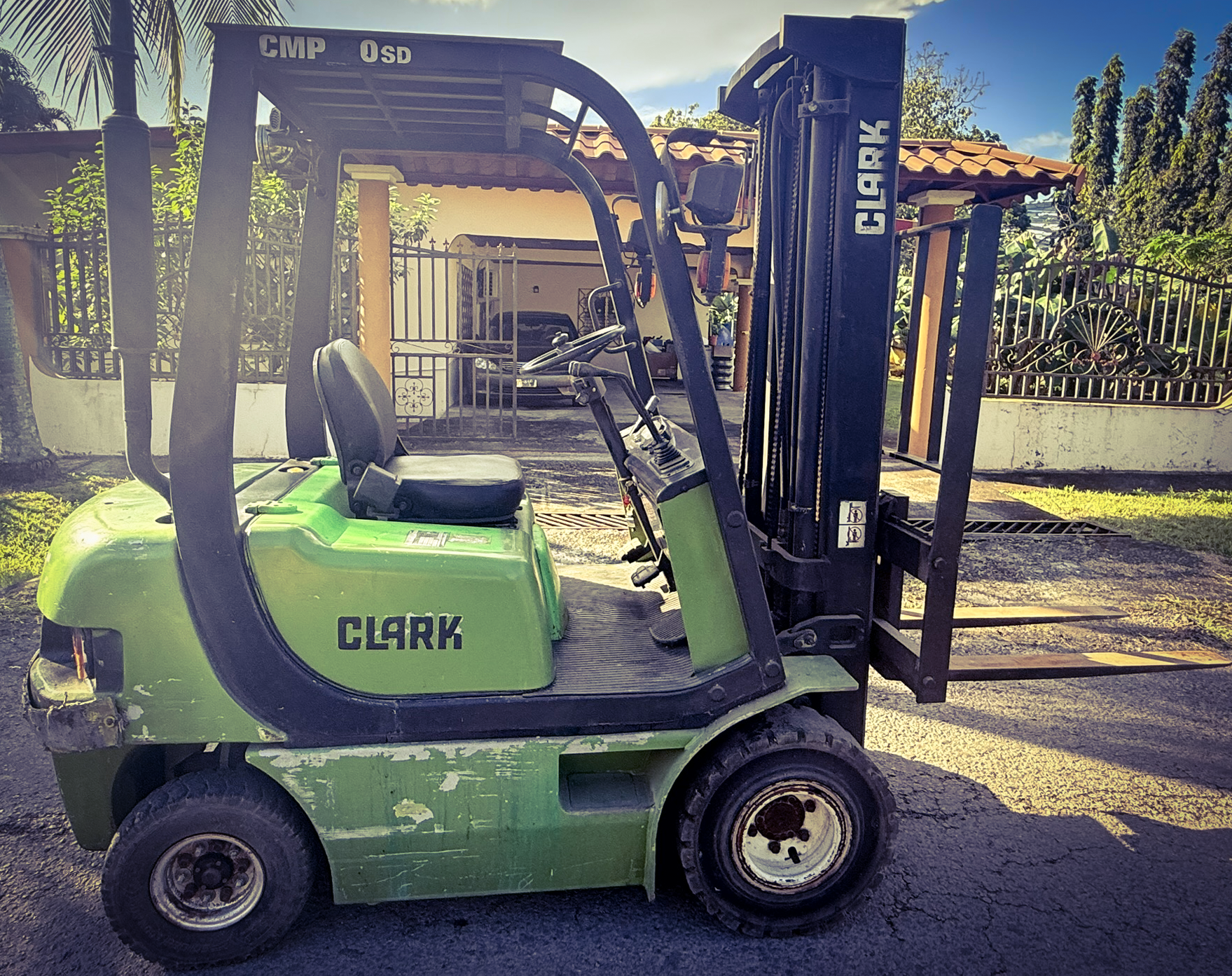 Montacarga Clark CMP20SD Usado – 3300 lb – Motor Overhauleado – Serie CMP158D-0537-6856KF - Imagen 3