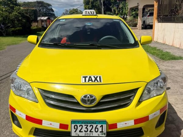 Toyota Corolla 2010 taxi con cupo en venta en Panamá, listo para trabajar