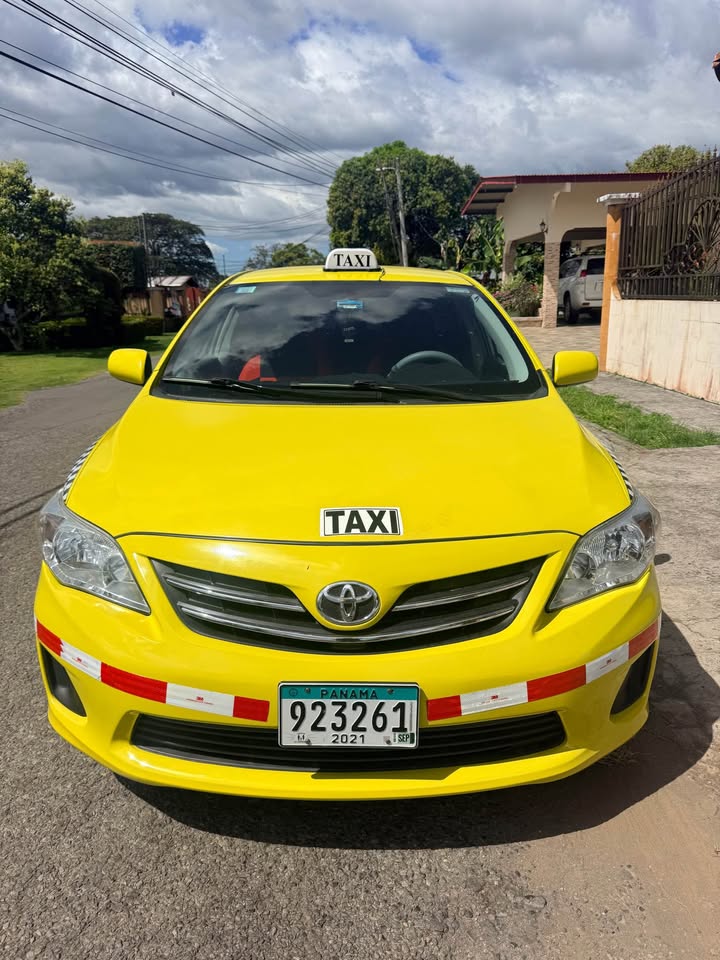 Toyota Corolla 2010 taxi con cupo en venta en Panamá, listo para trabajar