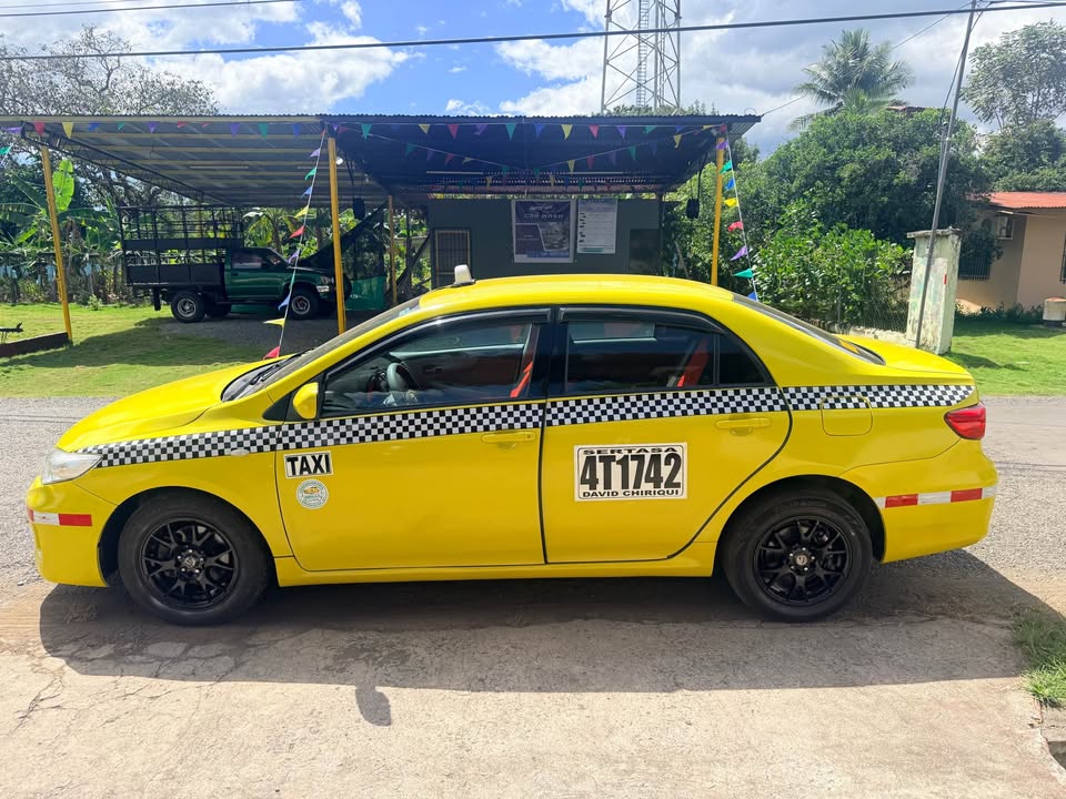 Toyota Corolla 2010 taxi con cupo en venta en Panamá, listo para trabajar