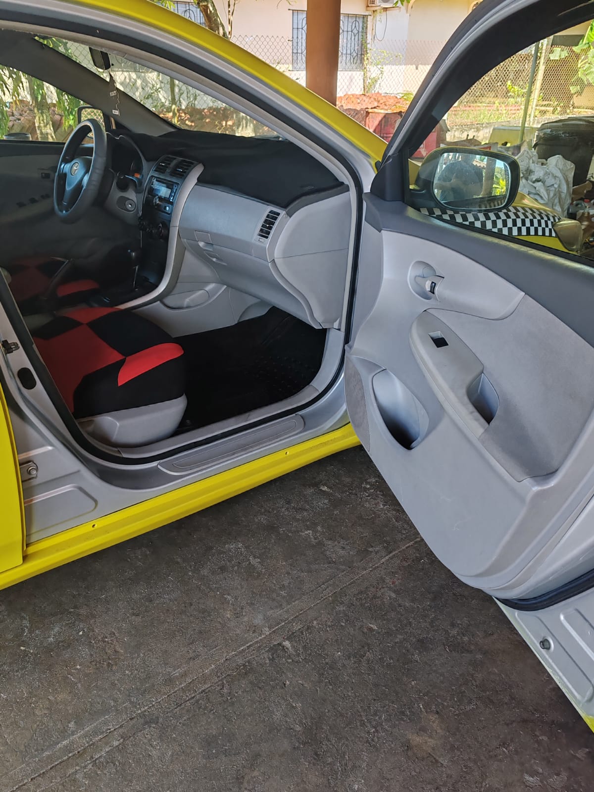 Toyota Corolla 2010 taxi con cupo en venta en Panamá, listo para trabajar