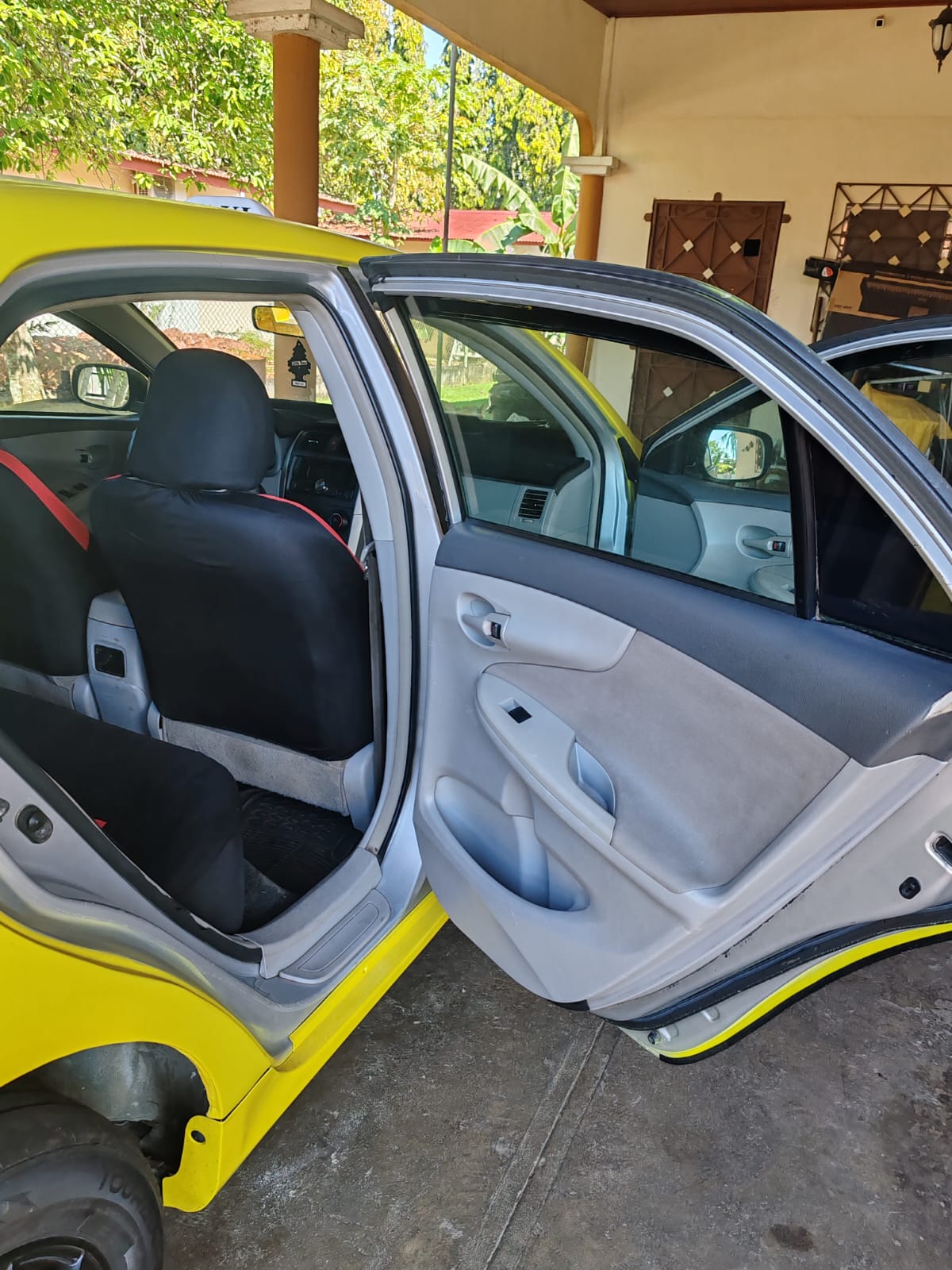 Toyota Corolla 2010 taxi con cupo en venta en Panamá, listo para trabajar