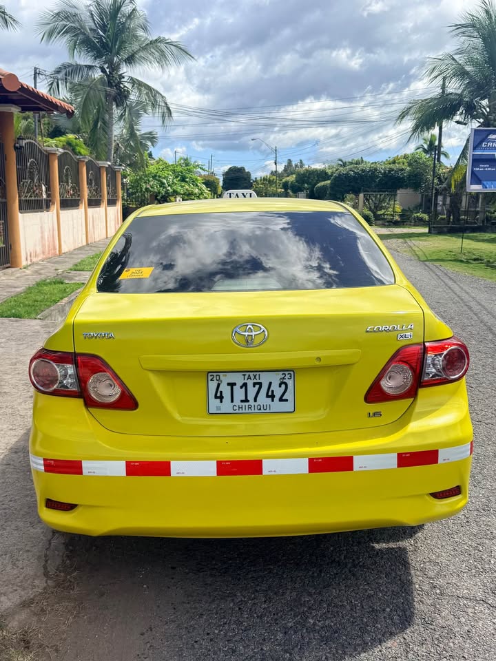 Toyota Corolla 2010 taxi con cupo en venta en Panamá, listo para trabajar